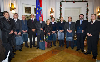 Handing of ISO 14001 Certificate and gratitude notes