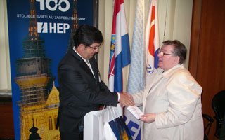 Elektra gives prizes to a hundred and one customers