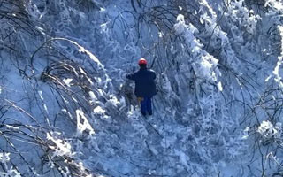 Noćašnji snijeg oborio dalekovod do Čabra koji je jučer pušten u pogon