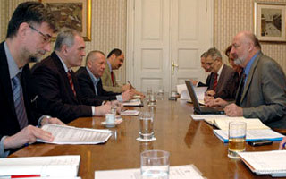 Potpredsjednik Vlade s predsjednikom Uprave HEP-a i ravnateljem HCR-a 