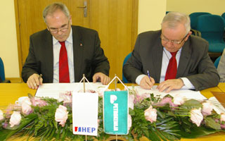 Contract between HEP and Petrokemija 