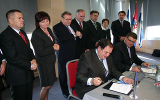 Contract signed for construction of Ernestinovo - state border transmission line 