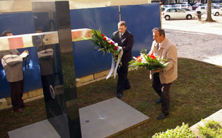 Cvijeće i svijeća za poginule branitelje HEP-a 